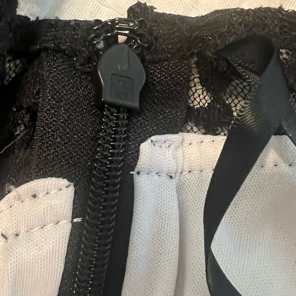 Women's Chi Chi London Black & White Lace Mini Dress Plus Size 18 - Picture 12 of 13